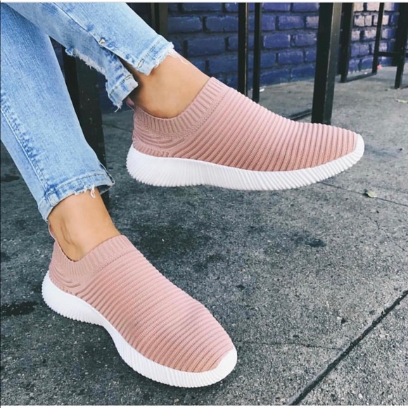 Shoes - ❗️clearance❗️Light weight fly knit slip on sneaker